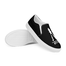 Load image into Gallery viewer, The King has one more move Men’s slip-on canvas shoes
